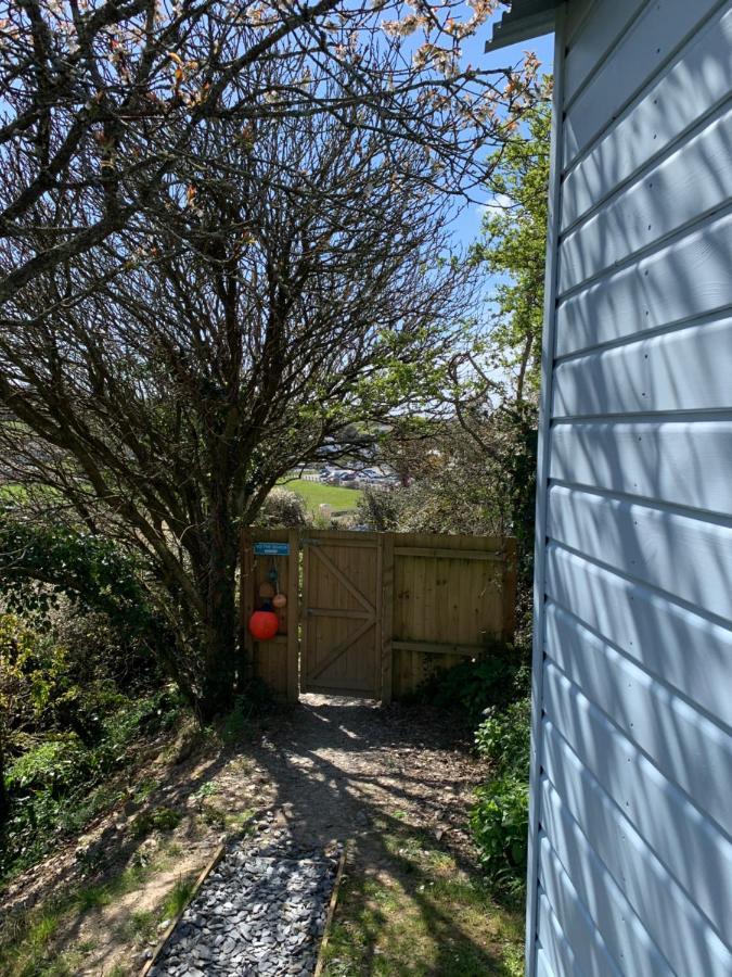 Tides Reach, Deluxe Shepherds Hut 1, 100M From The Beach Saint Merryn Exterior foto