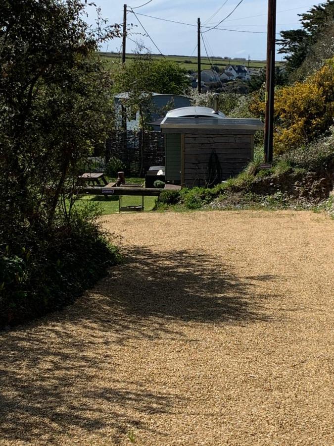 Tides Reach, Deluxe Shepherds Hut 1, 100M From The Beach Saint Merryn Exterior foto