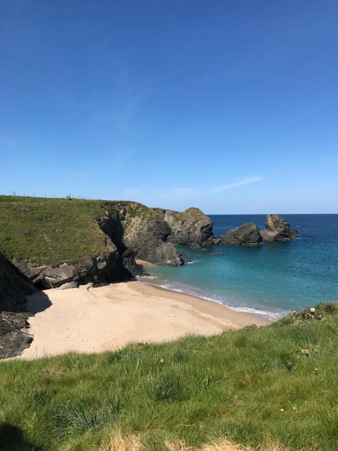 Tides Reach, Deluxe Shepherds Hut 1, 100M From The Beach Saint Merryn Exterior foto