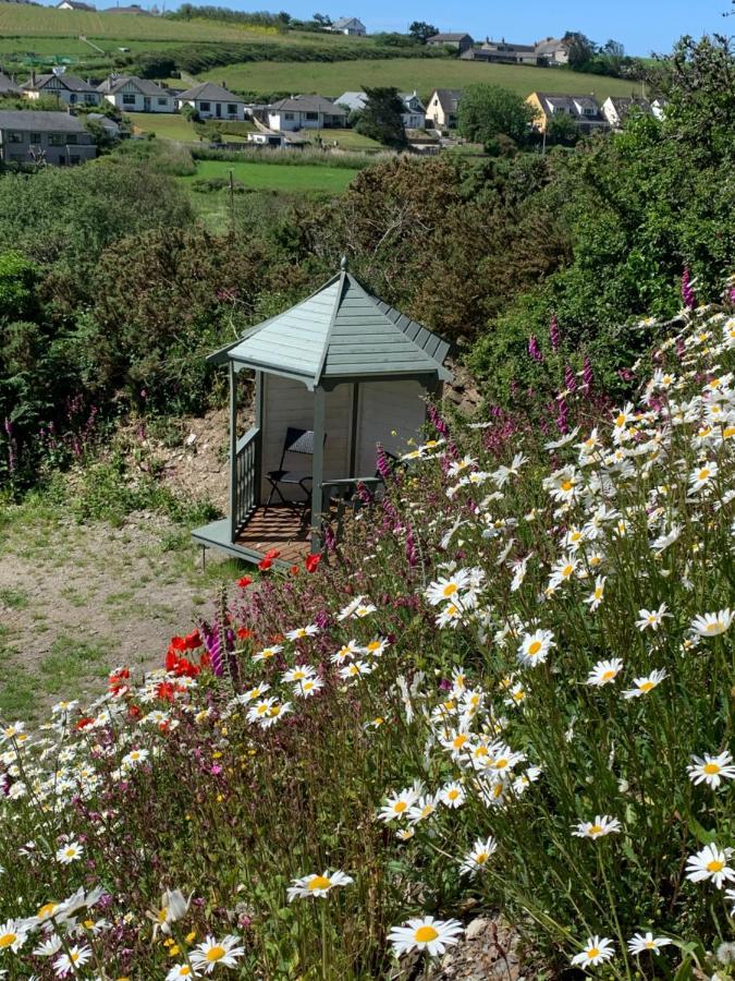 Tides Reach, Deluxe Shepherds Hut 1, 100M From The Beach Saint Merryn Exterior foto