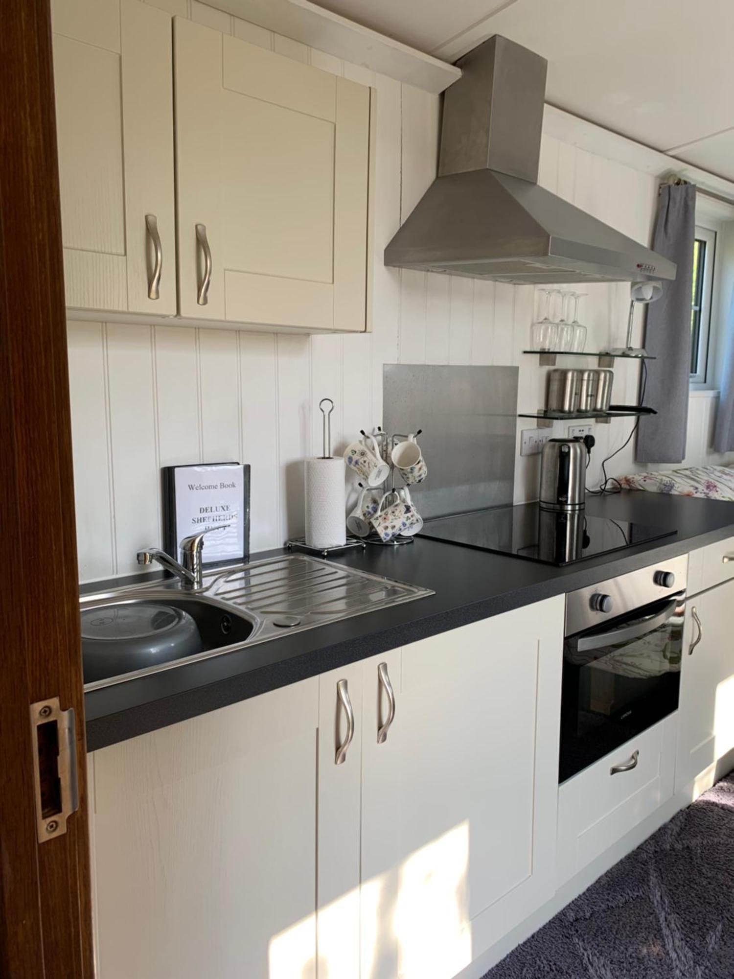 Tides Reach, Deluxe Shepherds Hut 1, 100M From The Beach Saint Merryn Exterior foto